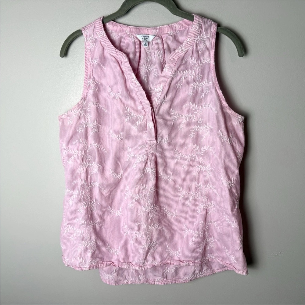Crown & Ivy Sleeveless Top Size Medium Blouse Floral Embroidered Cotton Pink